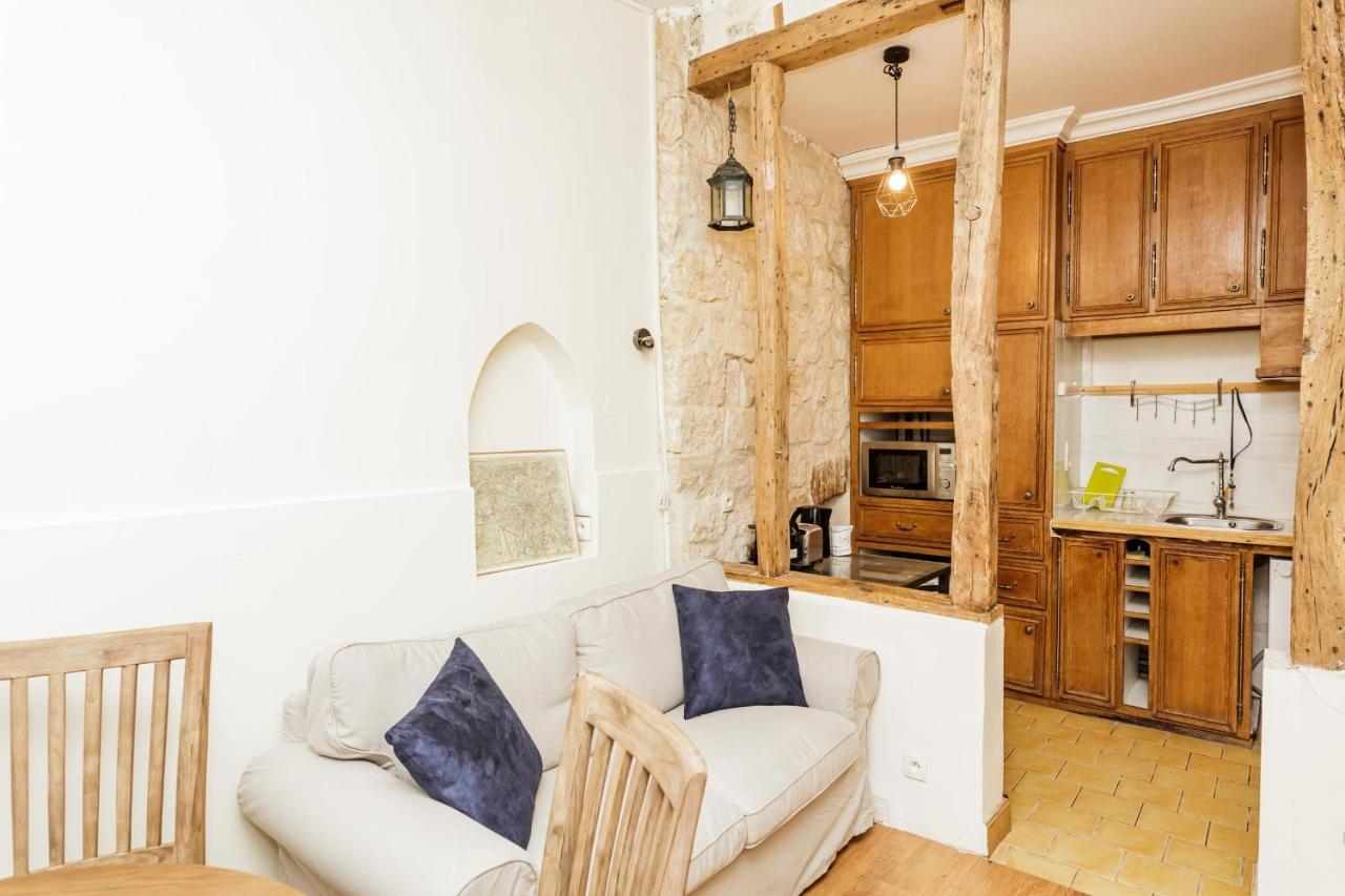Charming with Terrace in the Heart of the 17th - Ferienwohnung