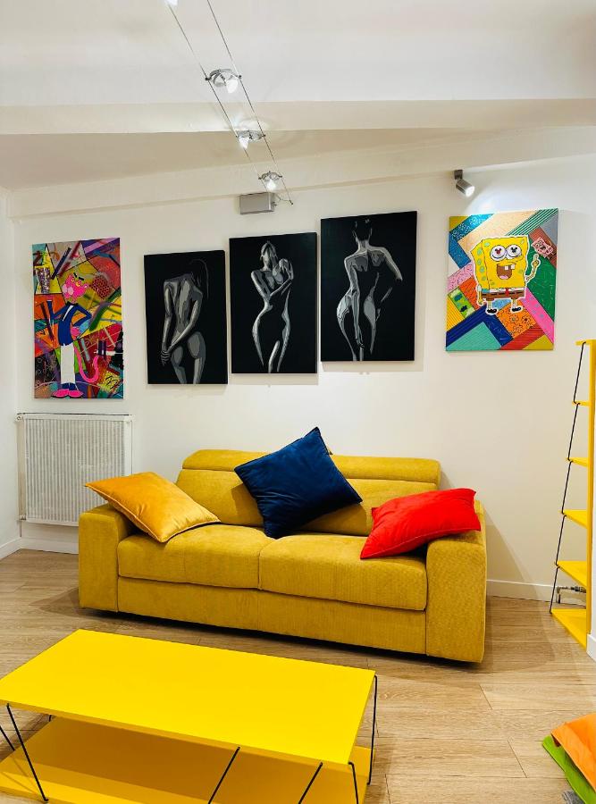POP appART Appartement Artiste configuré en Galerie dArt à 200 m du centre ville avec Climatisation et Parking privé et securisé gratuit dans copropriété - Chambres d'hôtes Avignon