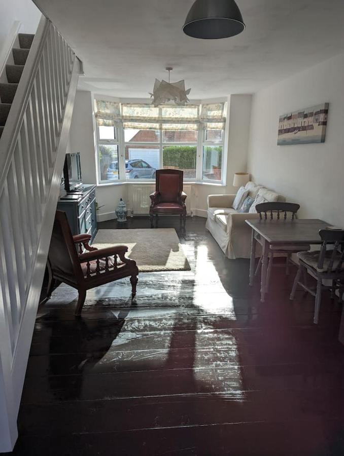 Cadborough Cliff Apartment - B&B