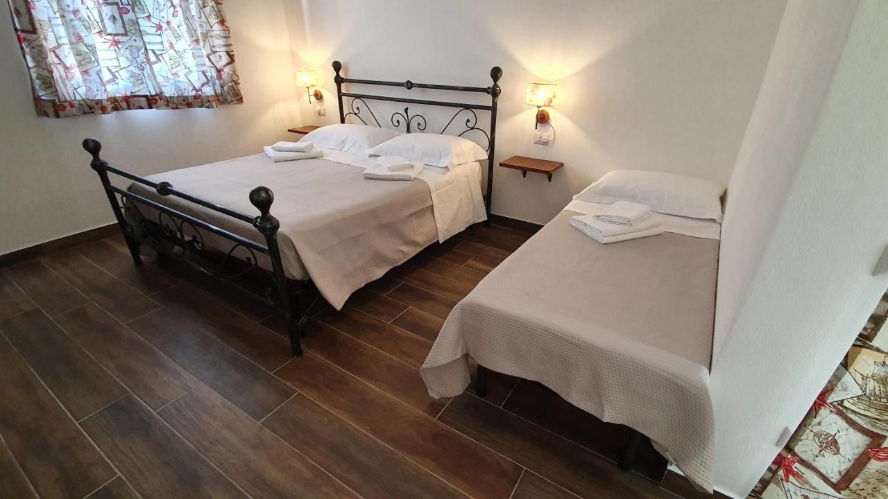 B&B Santa Luria - DOMU NOSTA di Giulio & Ignazia Room2 - Bed and Breakfast Santa Luria