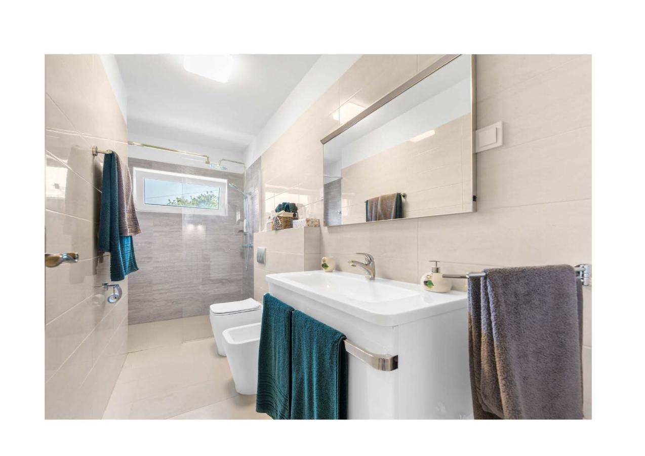 Villa Ventitre, Privatpool,Meersicht, nahe Porec- Strand NEU - B&B Mugeba