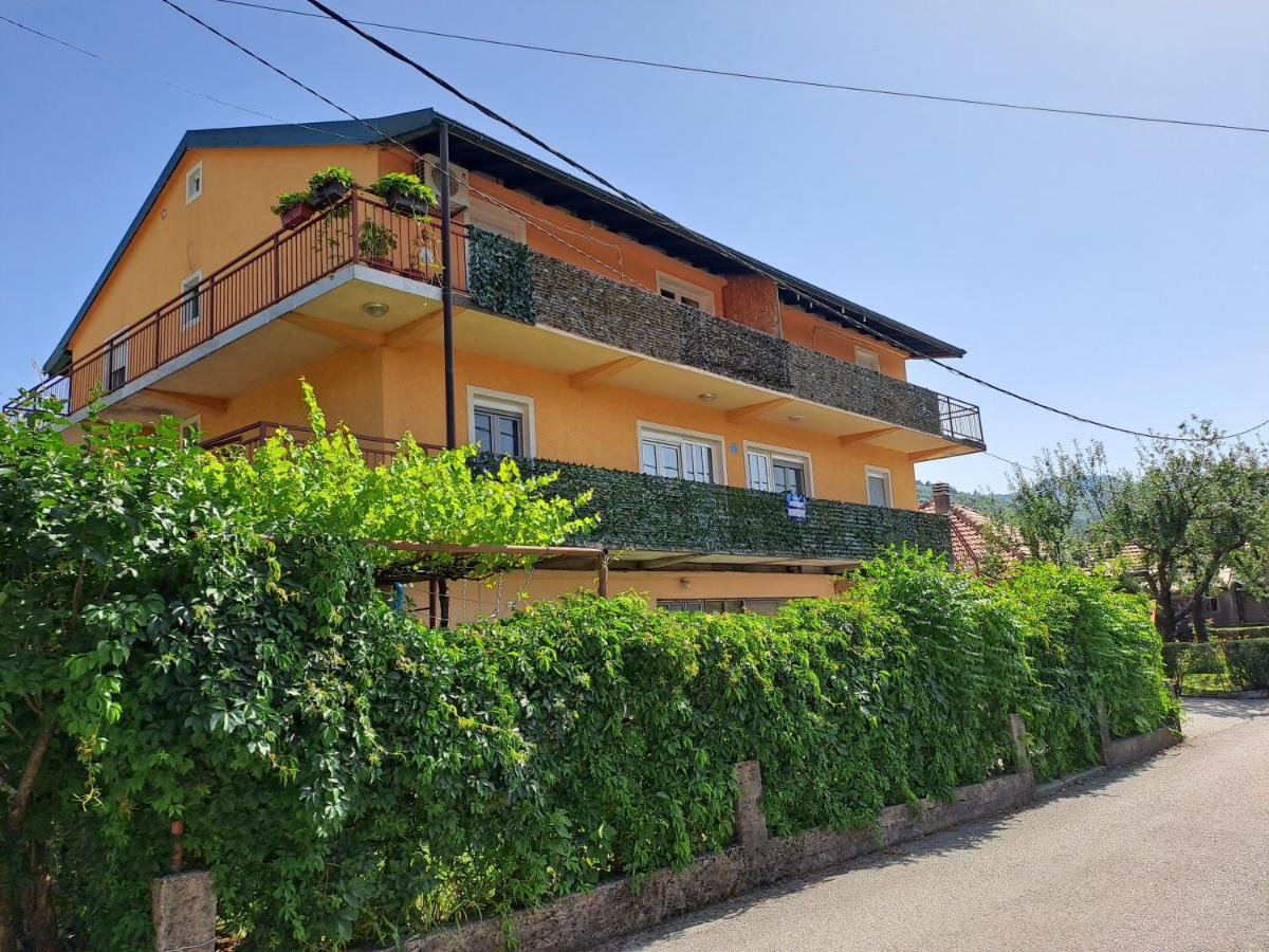 B&B Cettigne - Apartments Mirković - Bed and Breakfast Cettigne