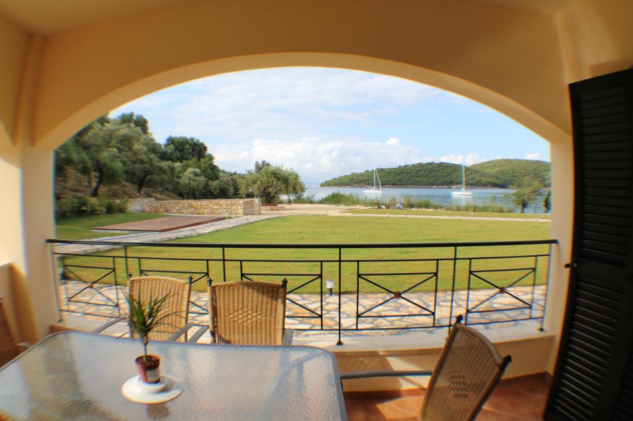 Split Level Apartment - Beachfront