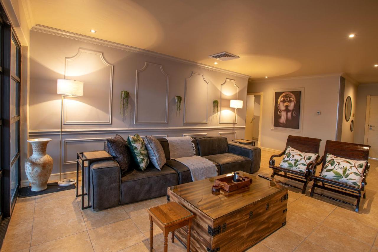 Penthouse Pleasure at Point Harbour - B&B