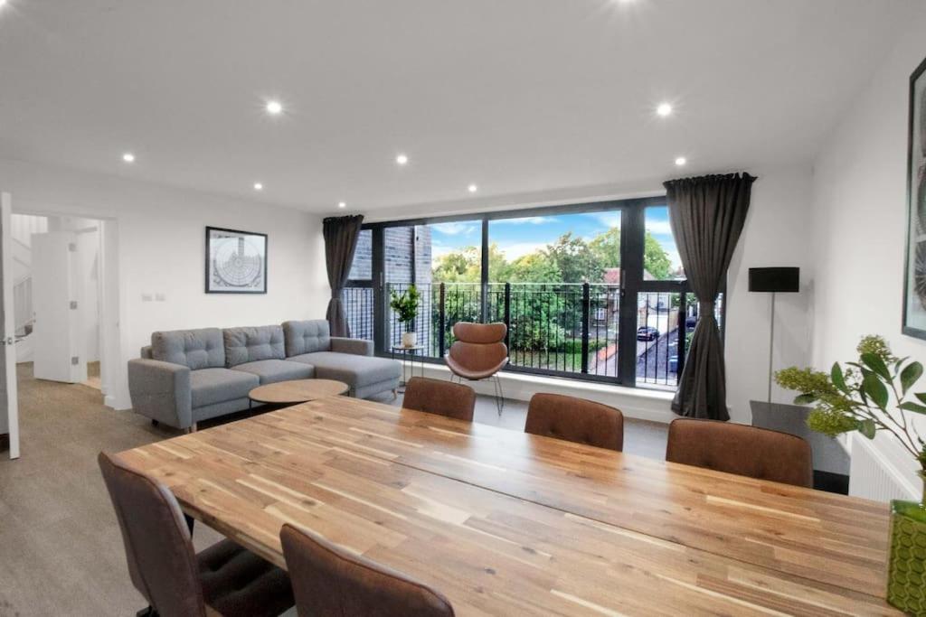 Modern Penthouse in Wembley - B&B