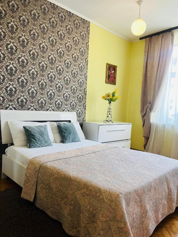 Iren Horodoska 111 Apartment - B&B