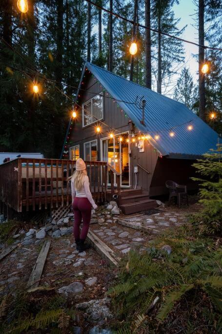 B&B Skykomish - Retro A-Frame Cabin - Firepit & Fireplace - Bed and Breakfast Skykomish