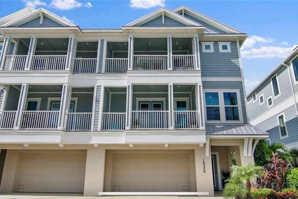 Luxurious Modern Townhouse right across beach!! Table Tennis - Chambres d’hôtes St. Pete Beach