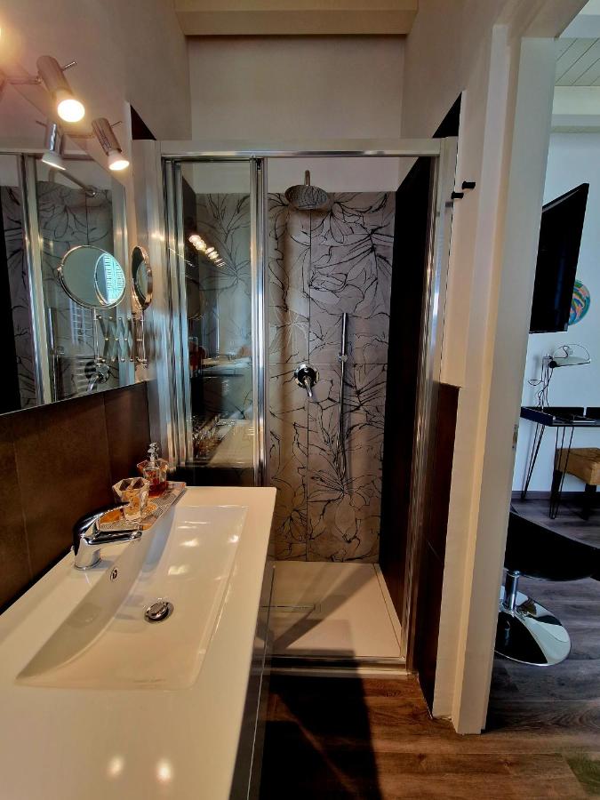 Camera Matrimoniale/Doppia con Letti Singoli con Bagno Privato