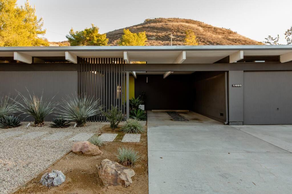 Eichler Mid Century Modern Designer Pool/Jacuzzi - B&B Thousand Oaks