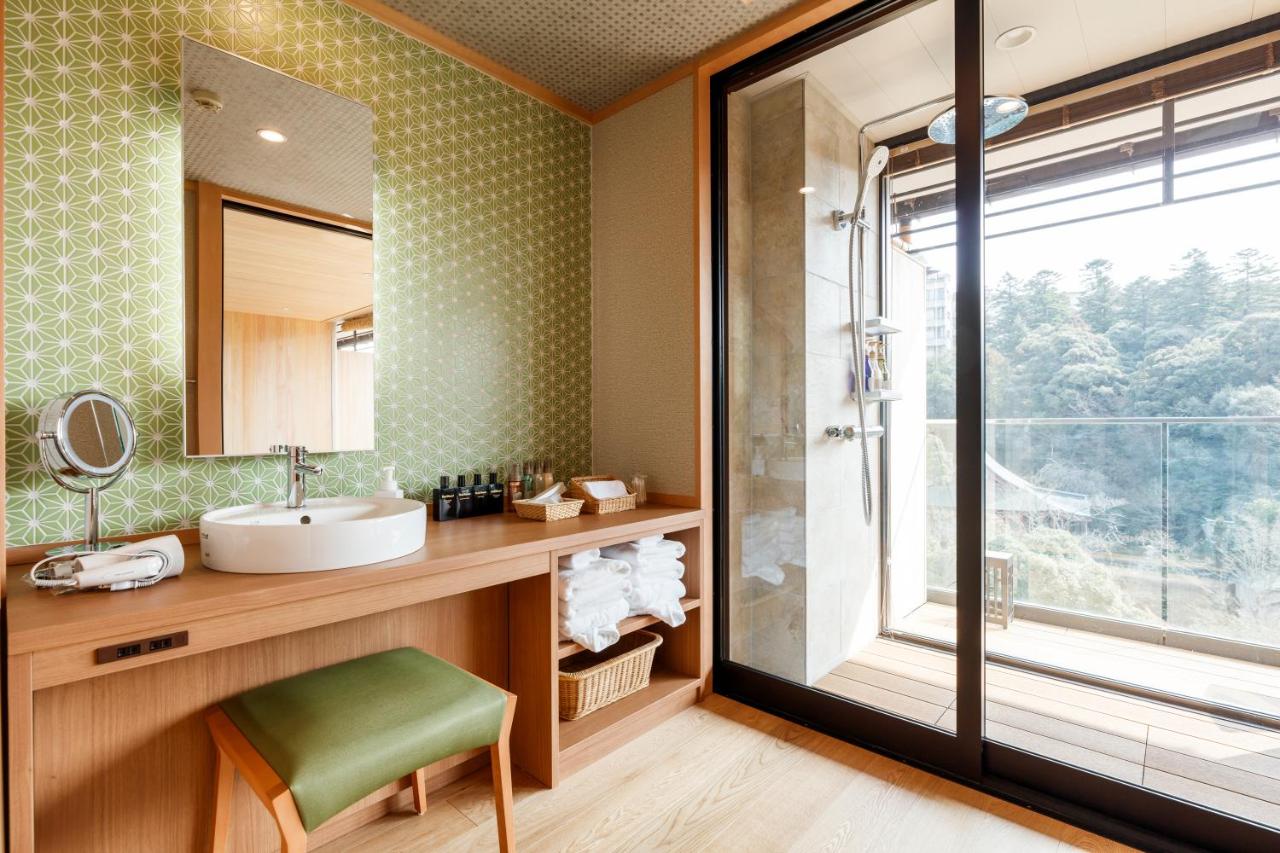 Twin Room with Private External Bathroom