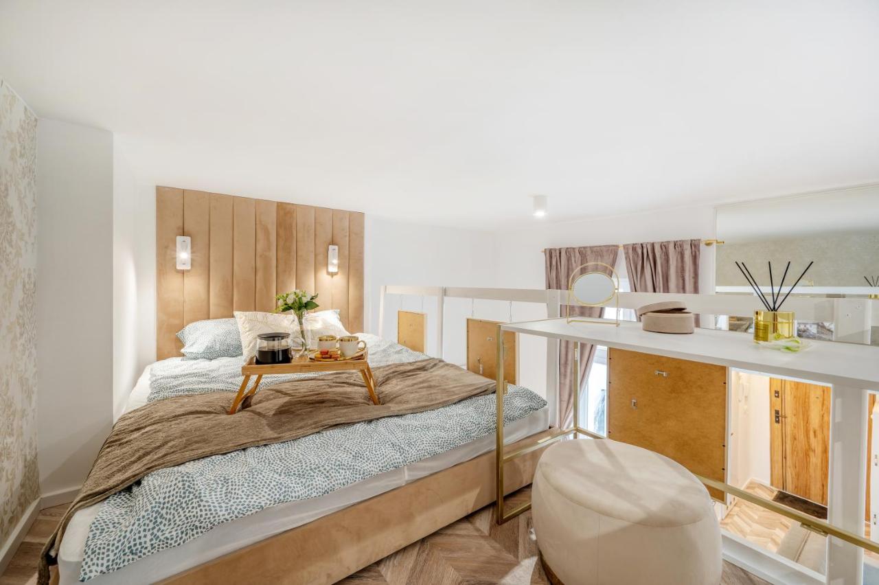 B&B Lodz - Cozy Apartment with Fireplace by Rentujemy - Bed and Breakfast Lodz