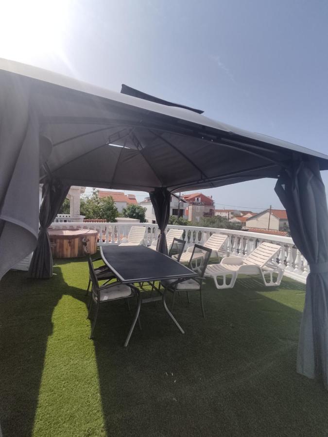 Comfort Three-Bedroom Apartment with Balcony and Jacuzzi