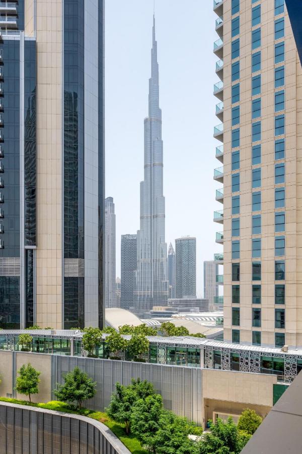 Three-Bedroom Apartment with Burj Khalifa View