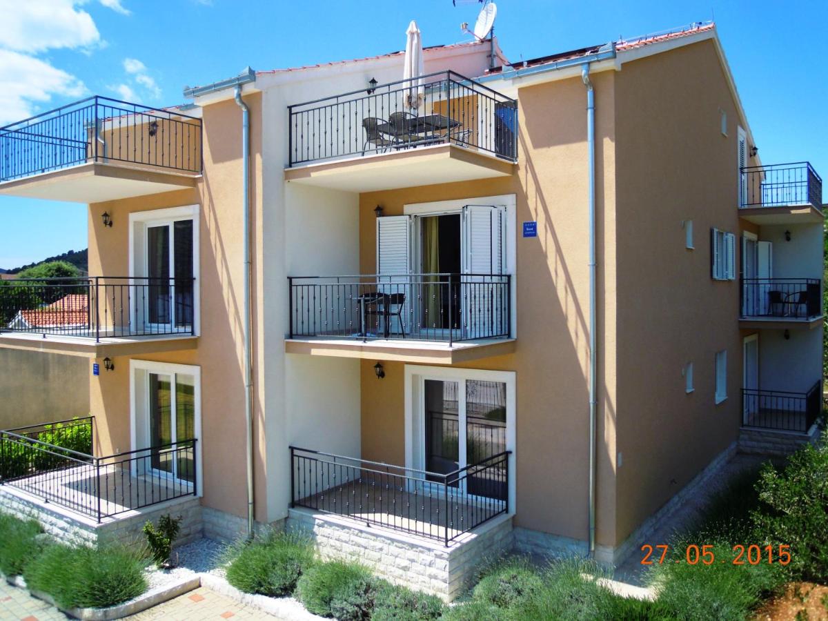 One-Bedroom Apartment with Balcony