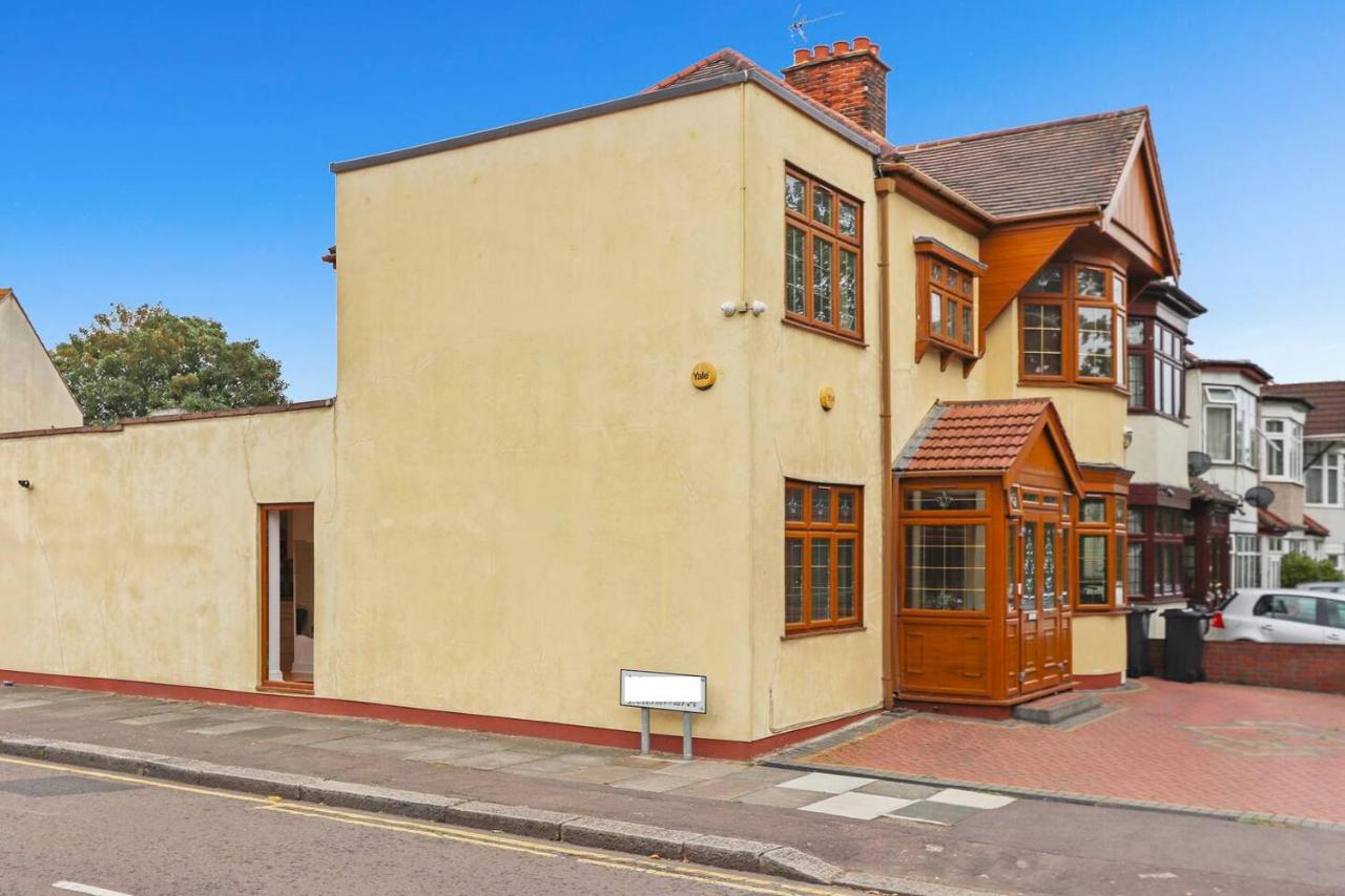 Flat in London, Close to Station - B&B