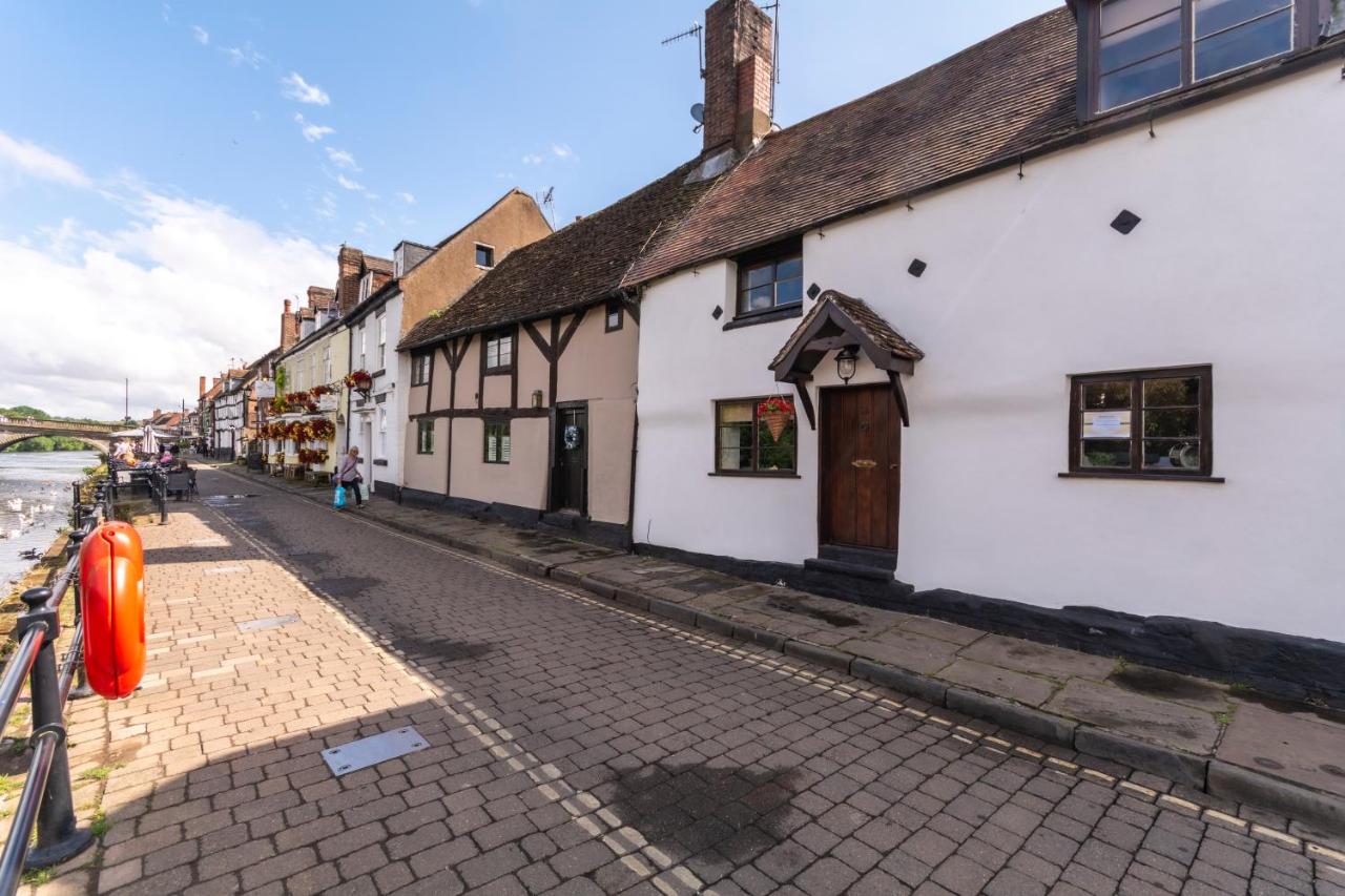 B&B Bewdley - Bewdley River Cottage - Free private gated parking for 2 cars - River front location - Bed and Breakfast Bewdley