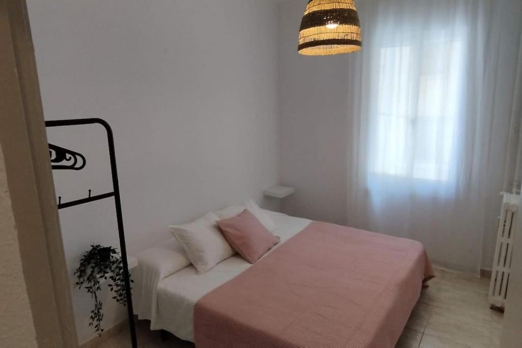 B&B Figueres - Apartamento al lado del Museo DalÍ - Bed and Breakfast Figueres