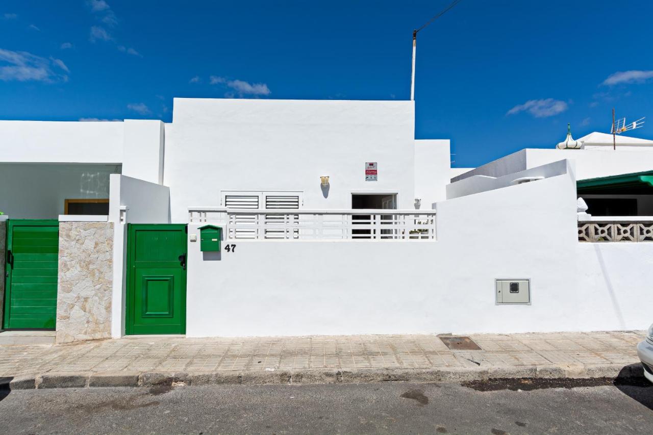 2BR Terrace Home - 10 min walk to the Beach - B&B