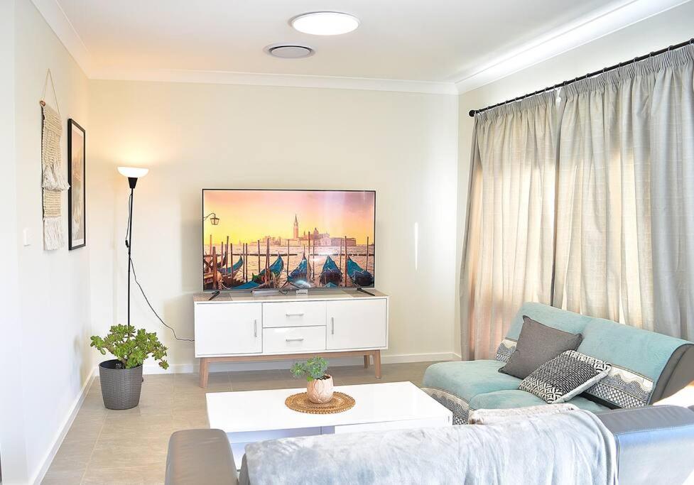 B&B Leppington - Elegant & Convenient New House at Leppington - Bed and Breakfast Leppington