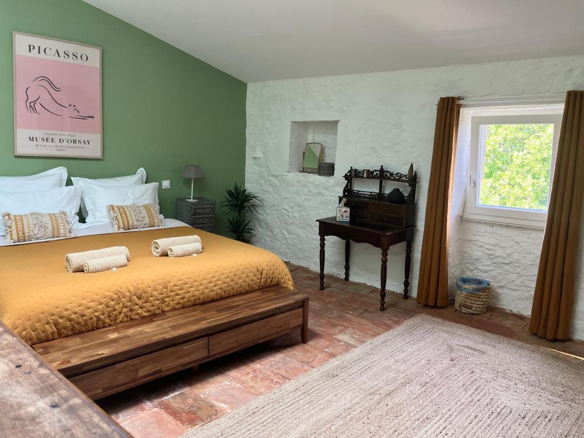 Zimmer mit Kingsize-Bett