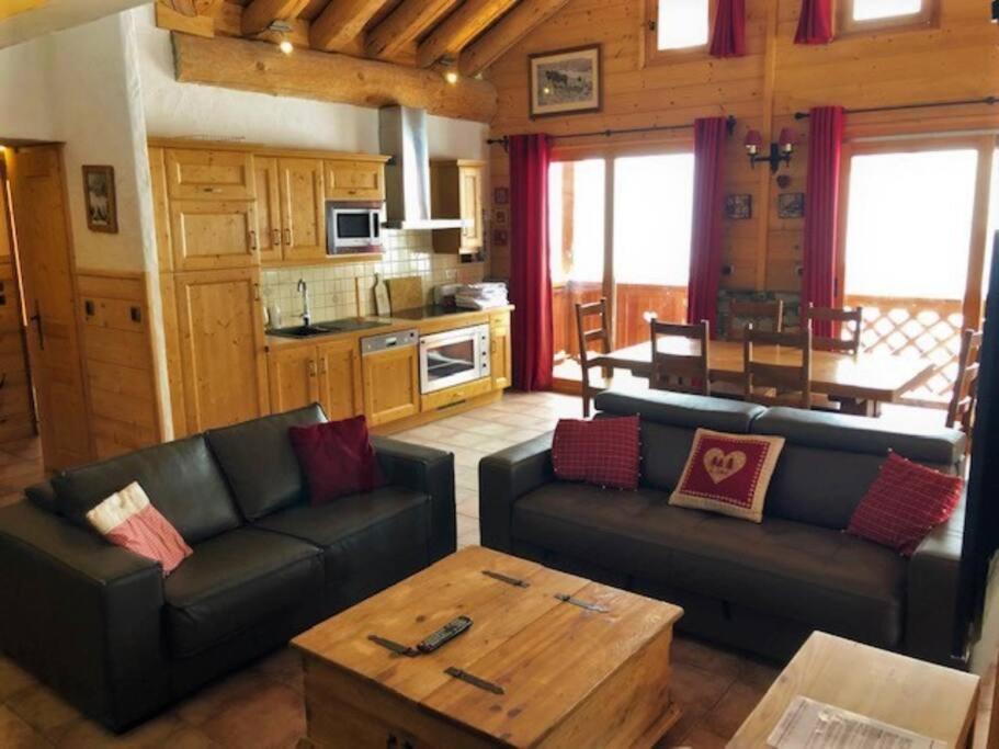 B&B Sainte-Foy-Tarentaise - L'Aiglon - spacious 2-bedroom apartment with log fire - Bed and Breakfast Sainte-Foy-Tarentaise