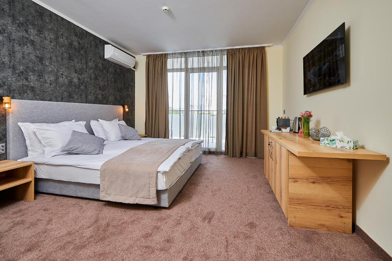 Chambre Double ou Lits Jumeaux Deluxe - Vue sur Piscine