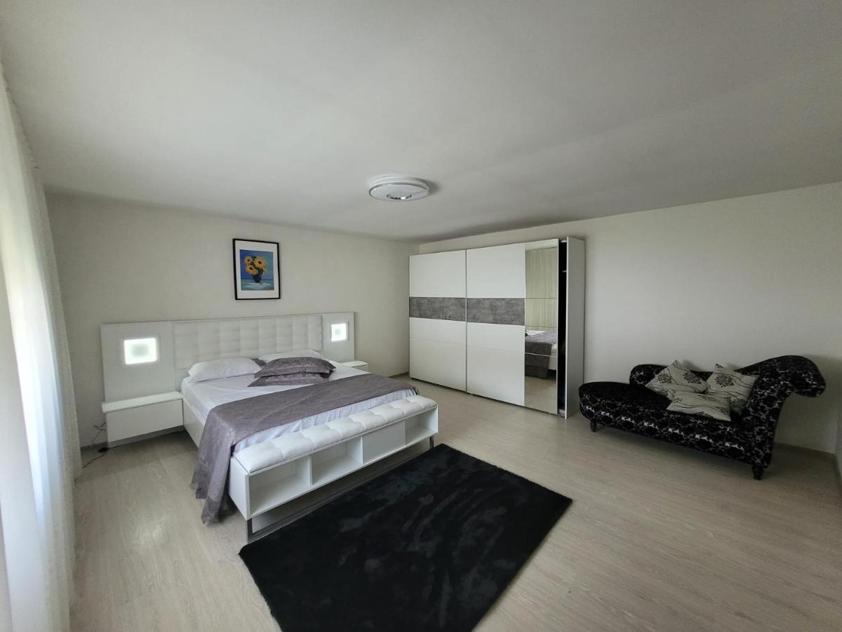 Villa con 2 Camere da Letto