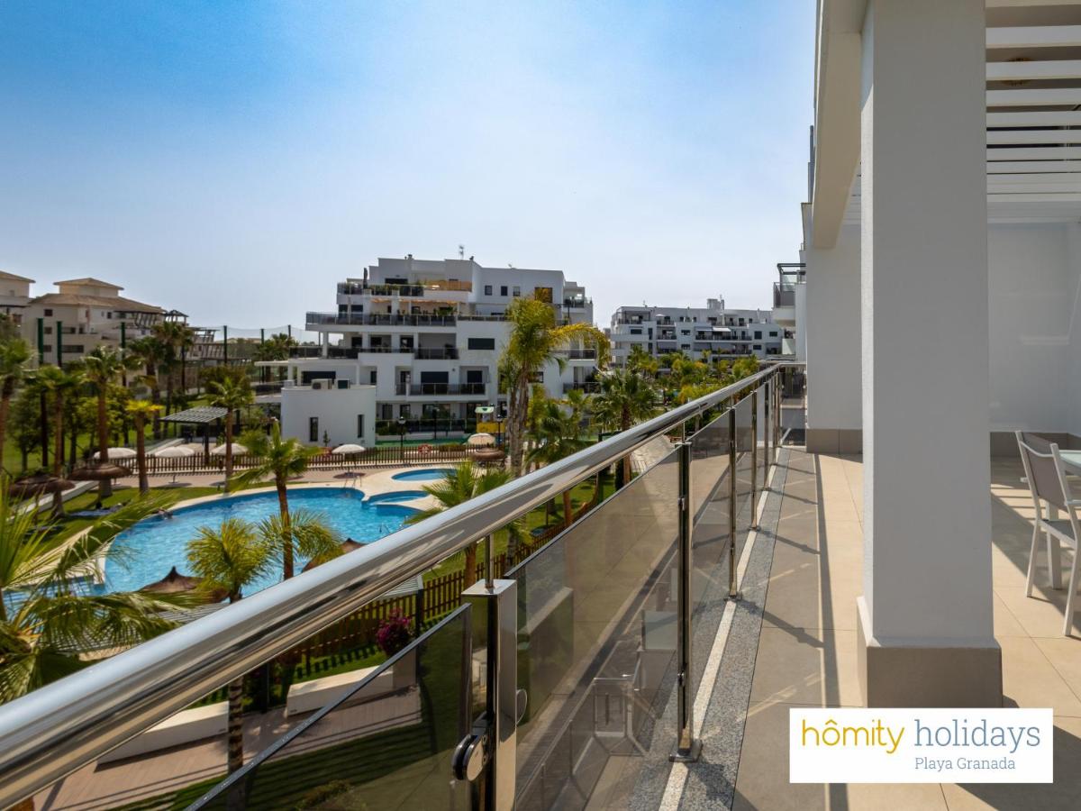 Apartamento de lujo con vistas a la piscina y al campo de golf