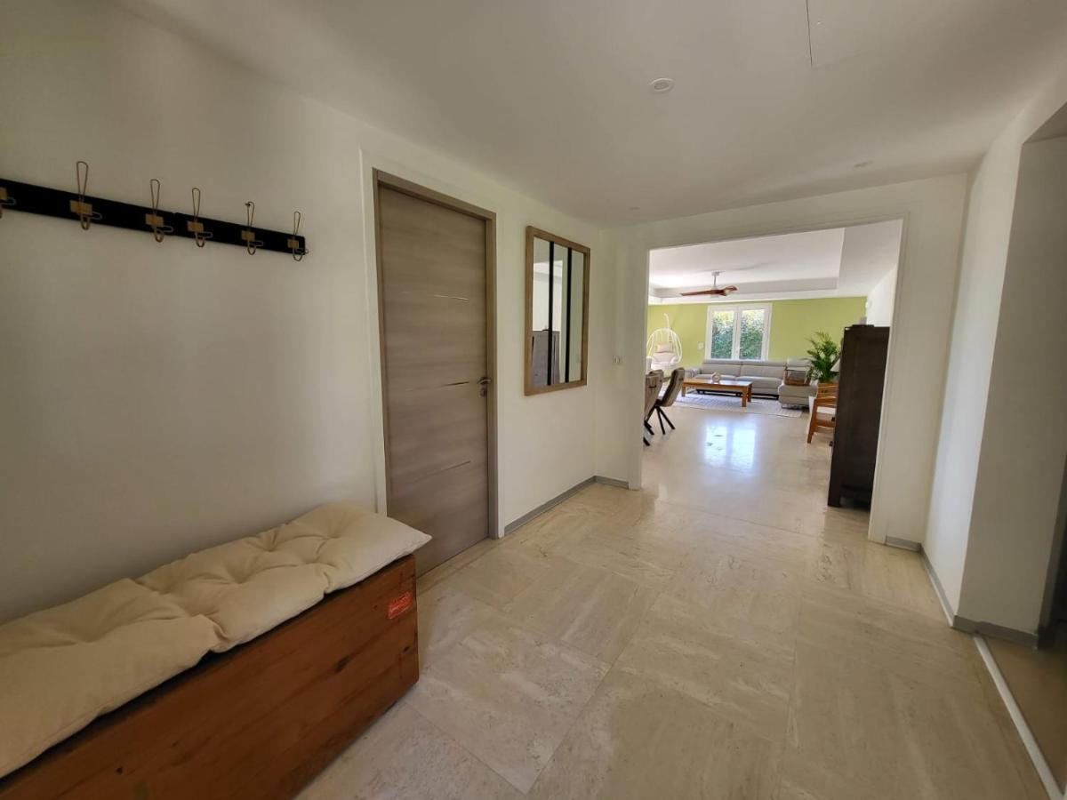 Rez-de-Villa "Clos Saint-Sauveur" modern and chic, 160m2, swimming pool, terrace - Chambres d'hôtes Antibes