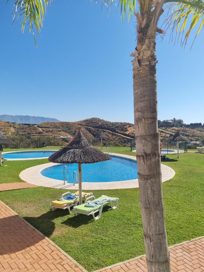 Elegant apartment with fantastic views At the top of Calahonda - Ferienwohnung