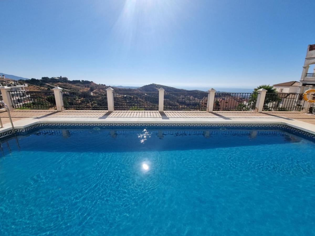 Elegant apartment with fantastic views At the top of Calahonda - Chambres d'hôtes Sitio de Calahonda