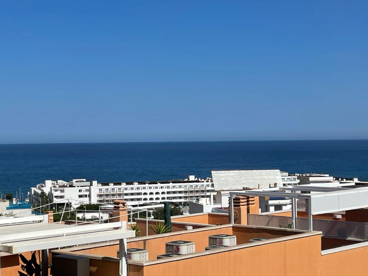 Bright & Airy Sea View Apartment - Ferienwohnung
