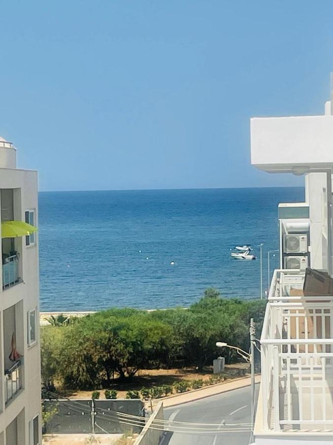 Side-seaview apartment near beach and close to St. Julians - B&B