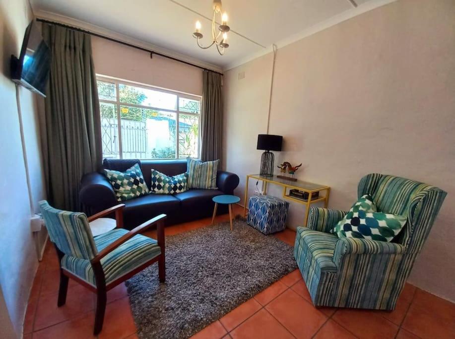 B&B Grahamstown - Cozy Garden Cottage! - Bed and Breakfast Grahamstown