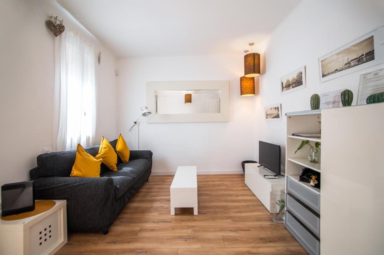 B&B Barcelona - P2VIL475 Modern & Cozy Apartment Poble Sec - Bed and Breakfast Barcelona