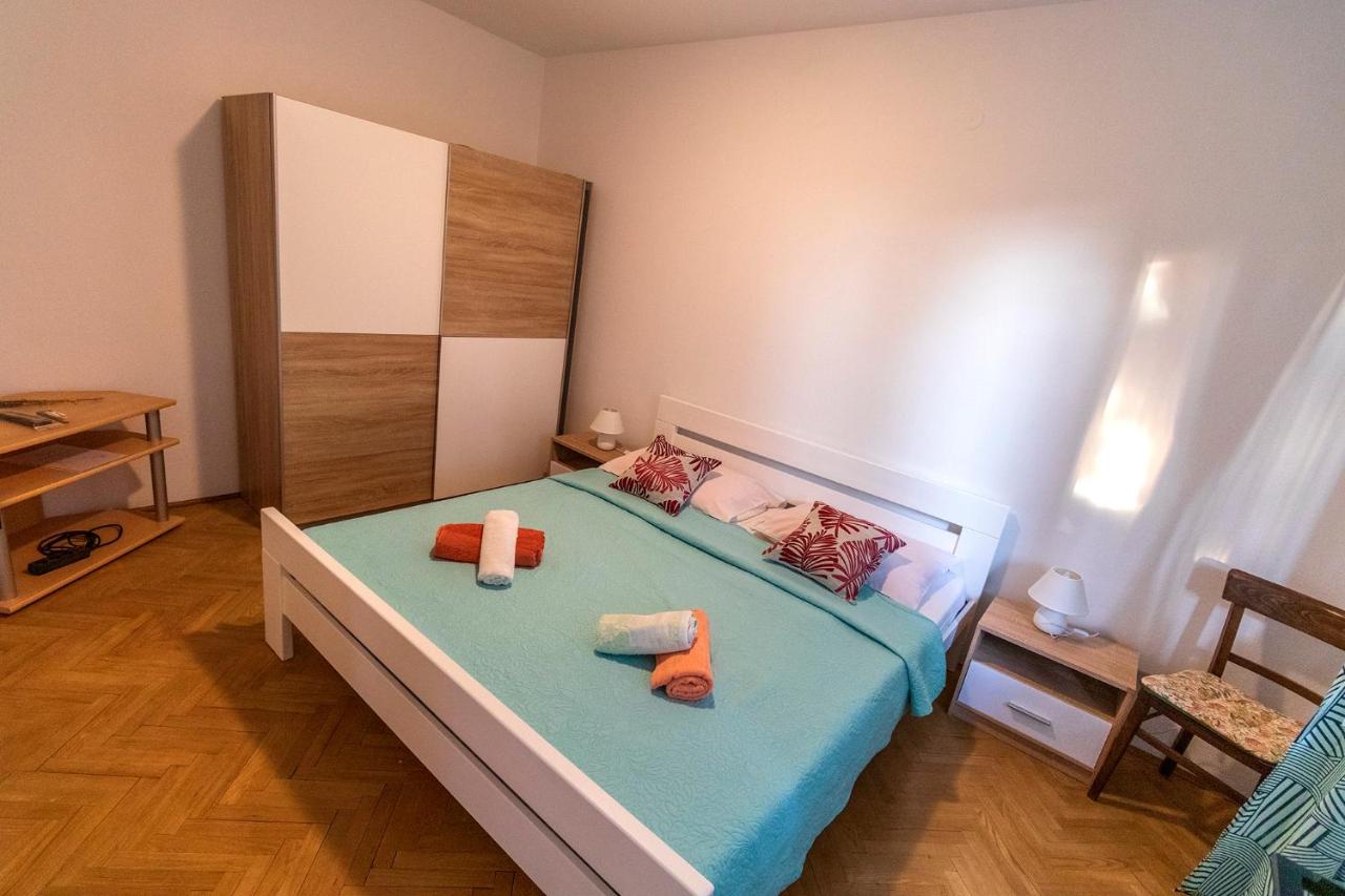 Estudio con vistas al jardín