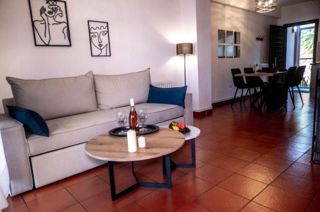 B&B Ouranoupoli - #On The Rocks - Bed and Breakfast Ouranoupoli