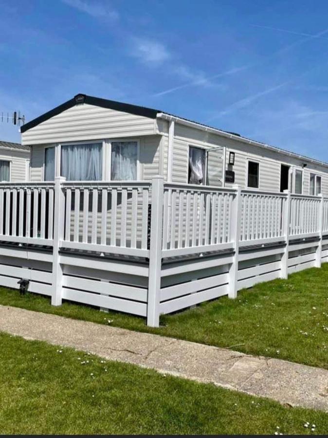 B&B Selsey - Cwtch, White Horse, Seal Bay Resort - Bed and Breakfast Selsey