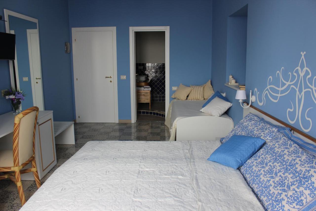 Triple Room with Sea View