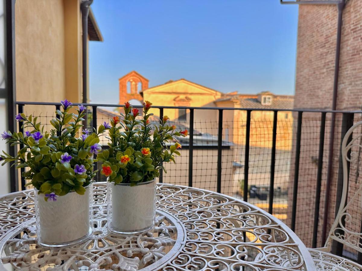 Sisters' Home - Appartamento nel centro storico con Terrazzo, Aria condizionata e Vasca da Bagno - B&B