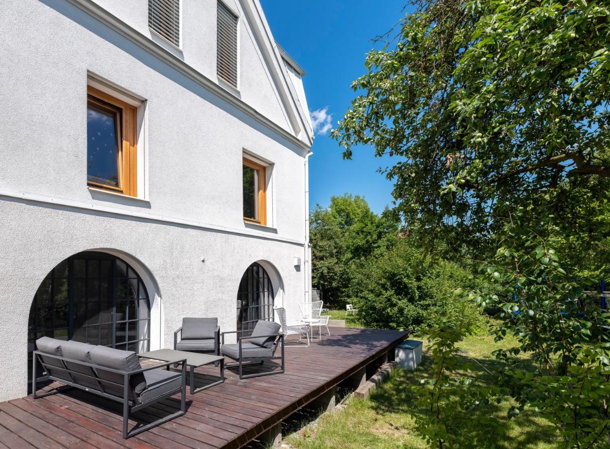 Apartment with Garden View