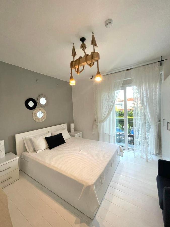 Camera Matrimoniale con Vista Piscina