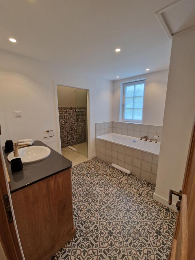 Bedroom 3: Deluxe Shower and Bath Suite - Garden and River View