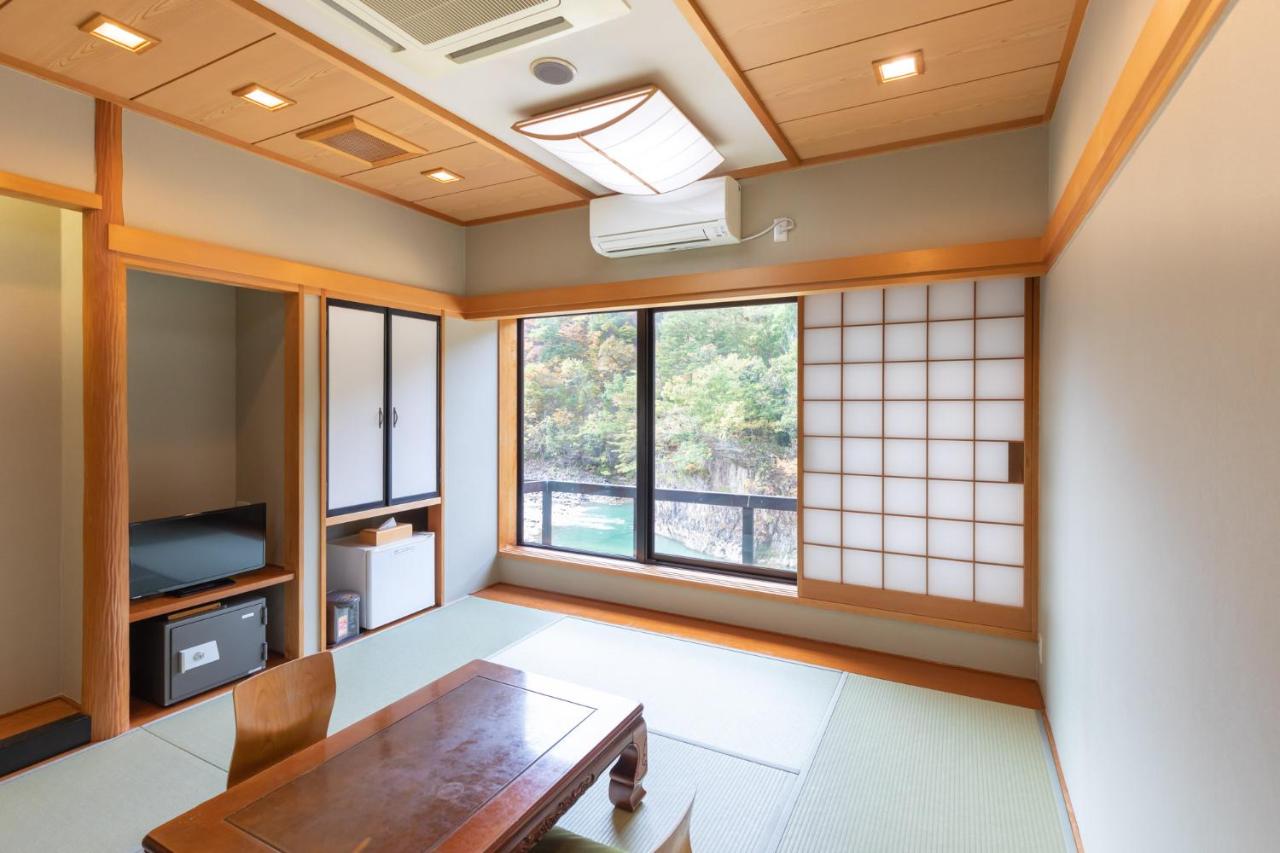 Japanese-Style Room