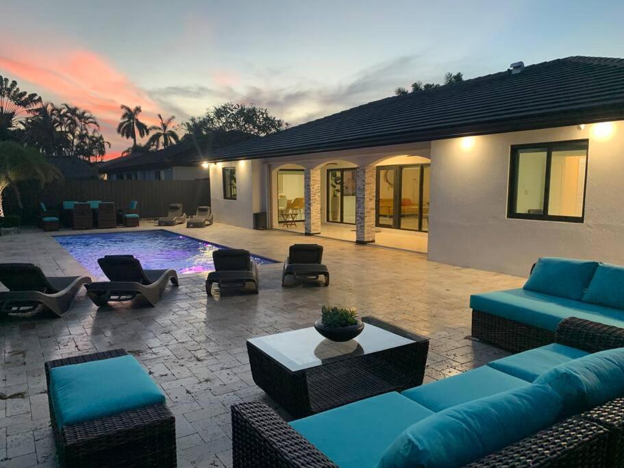 B&B Miami - Luxury Designer House with Heated Pool - Bed and Breakfast Miami