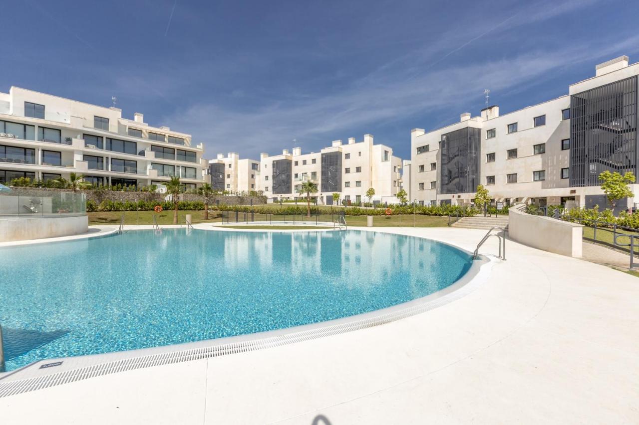 ViVi Homes - Panorama Pool, Golf, Terrace & Sea View - B&B Fuengirola