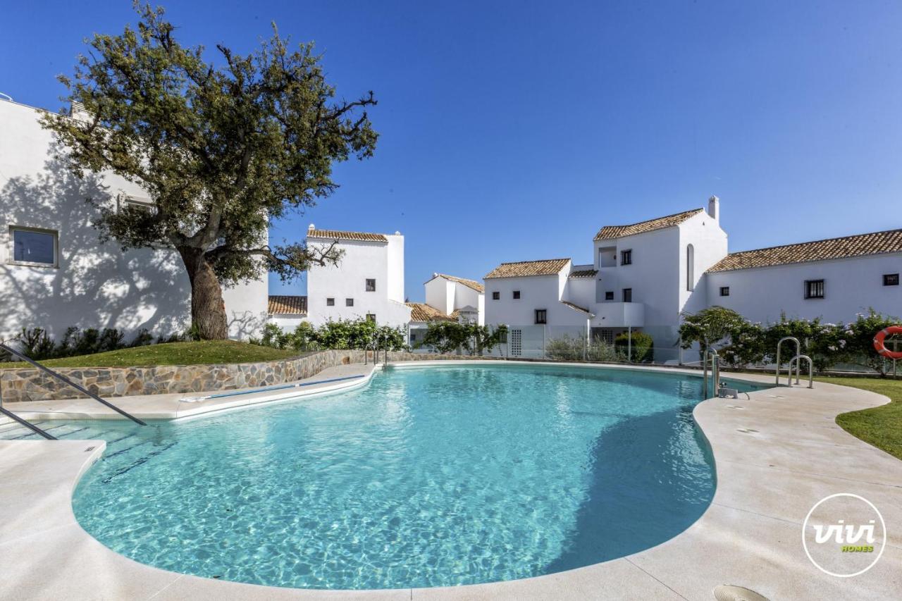 ViVi Homes - Casa Element Pool, Terrace & Golf - Bed and Breakfast Marbella