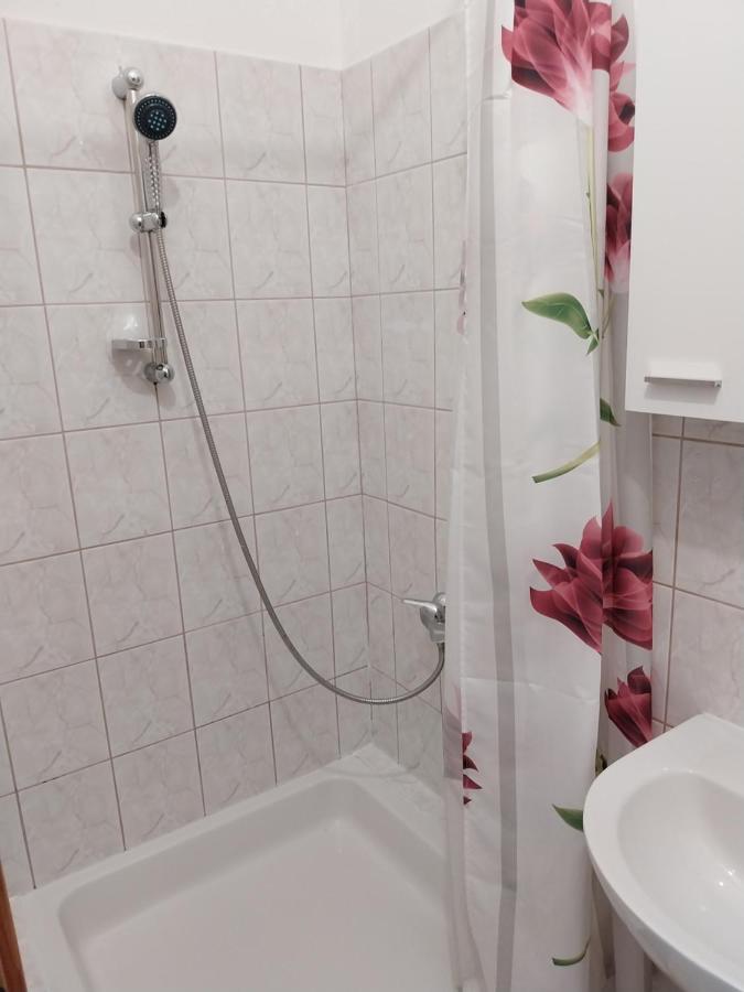 Sobe Kraft 1 - B&B Živogošće