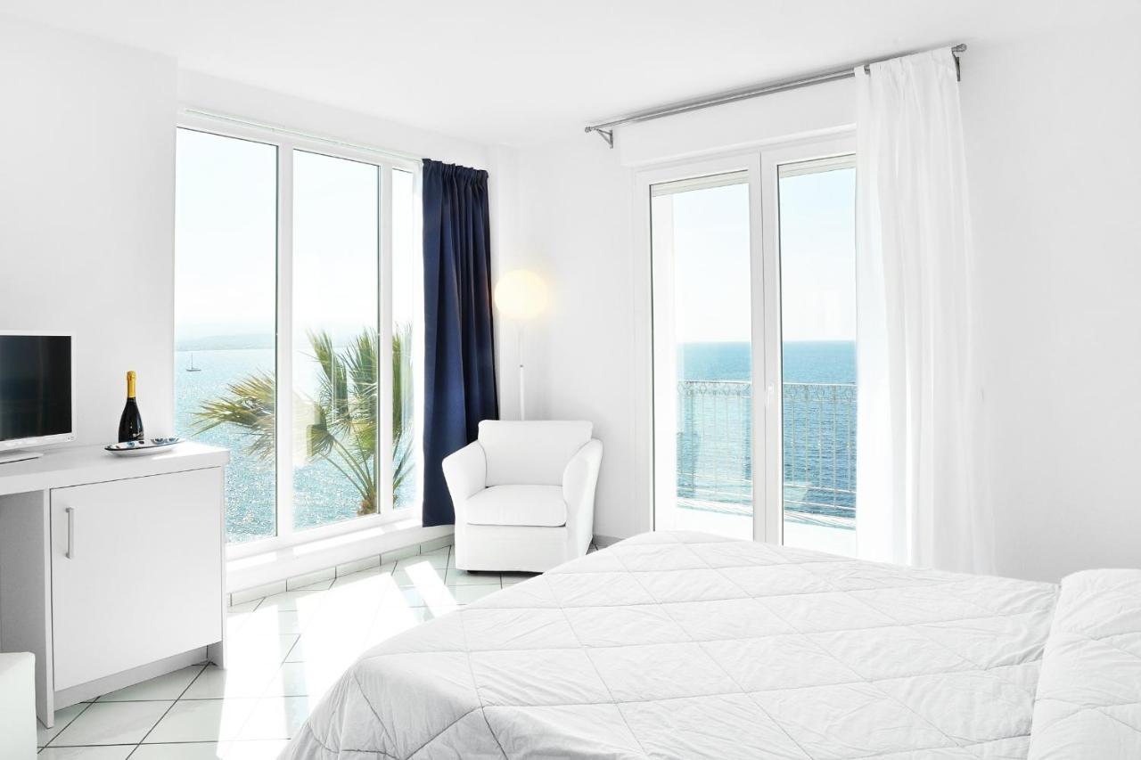 Junior Suite (2 Adults)